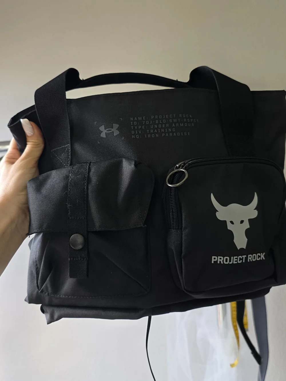 Under Armour minimal signs